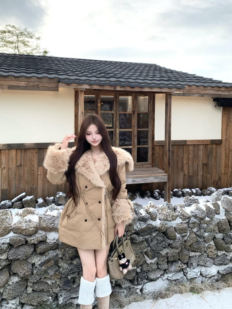 实拍实价气质大翻领连帽宽松羽绒服白鸭绒仿狐狸毛中长款收腰外套