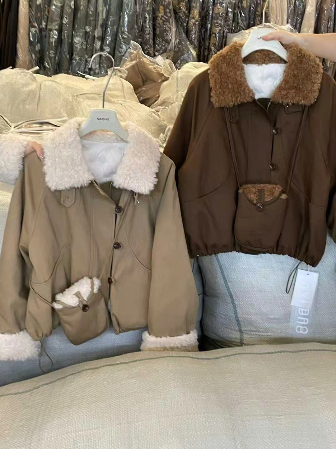 包包款2025韩系皮毛一体冬季女新款学院风宽松加厚羊羔毛外套