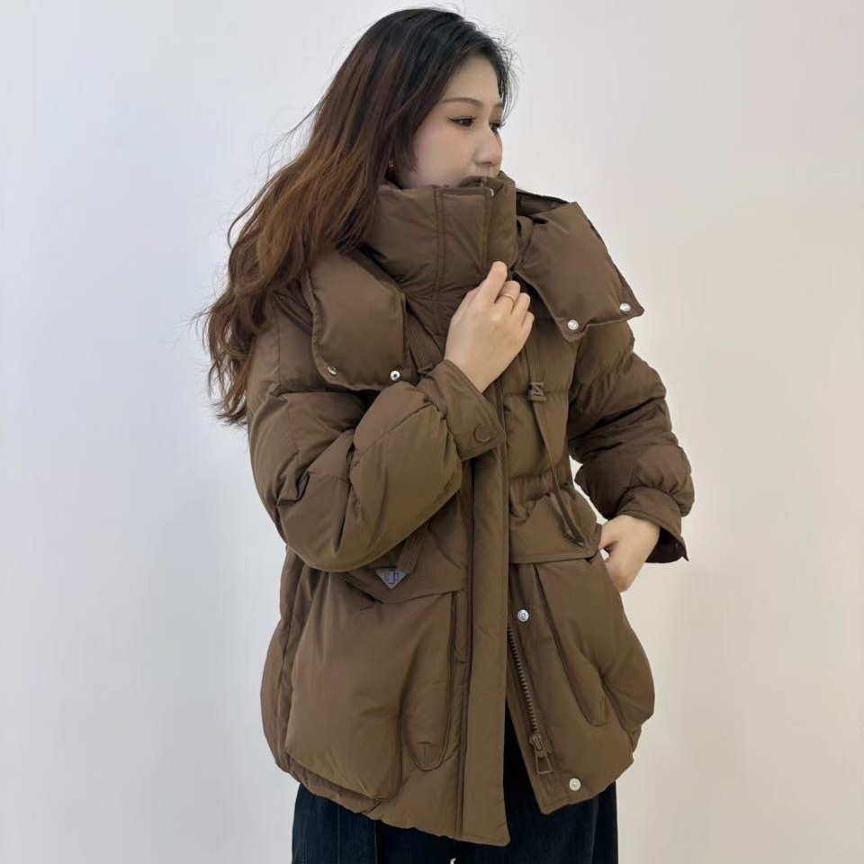 韩版收腰羽绒服女短款2024冬新款加厚连帽白鸭绒三角标保暖外套潮